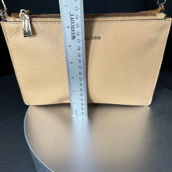 Michael Kors Cream Leather Women's Bag pre
Owned Exellent condition - Picture 6 of 9